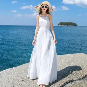 Đầm trắng đi biển